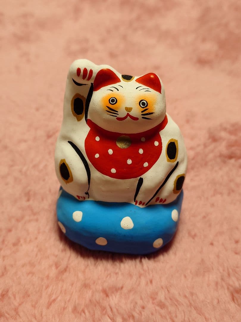 本間 佐小里　　招き猫　縁起物　張り子　招き猫オブジェ
