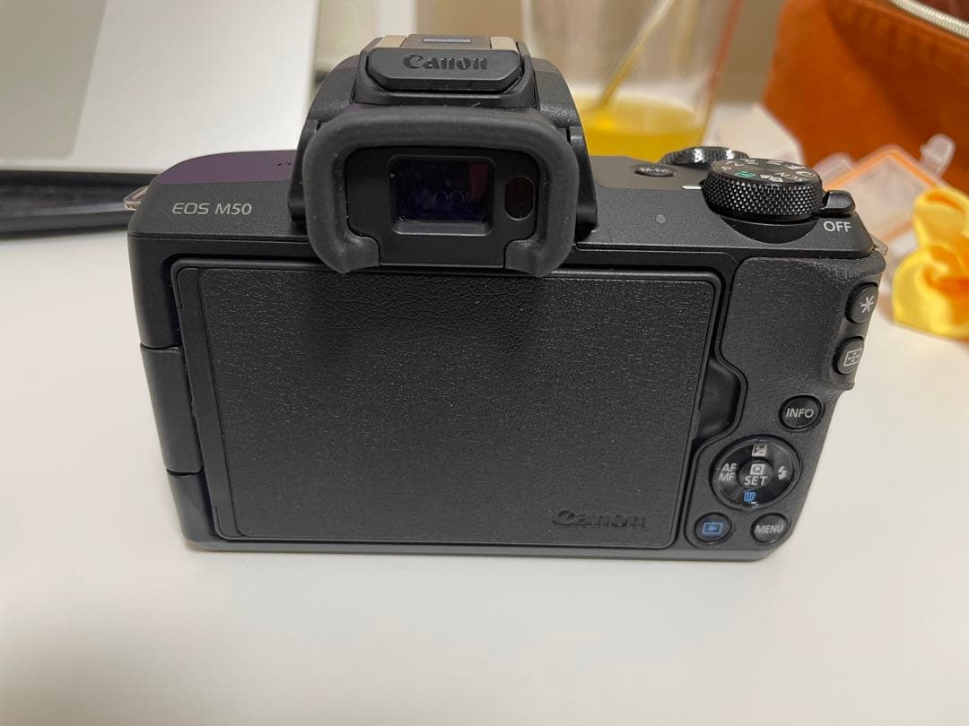 【シャッター数100回・日本製】Canon EOS M50 (Kiss M)