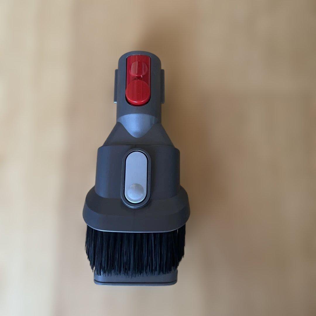 [ジャンク品]Dyson V8fluffy+ 充電器・ノズル付き