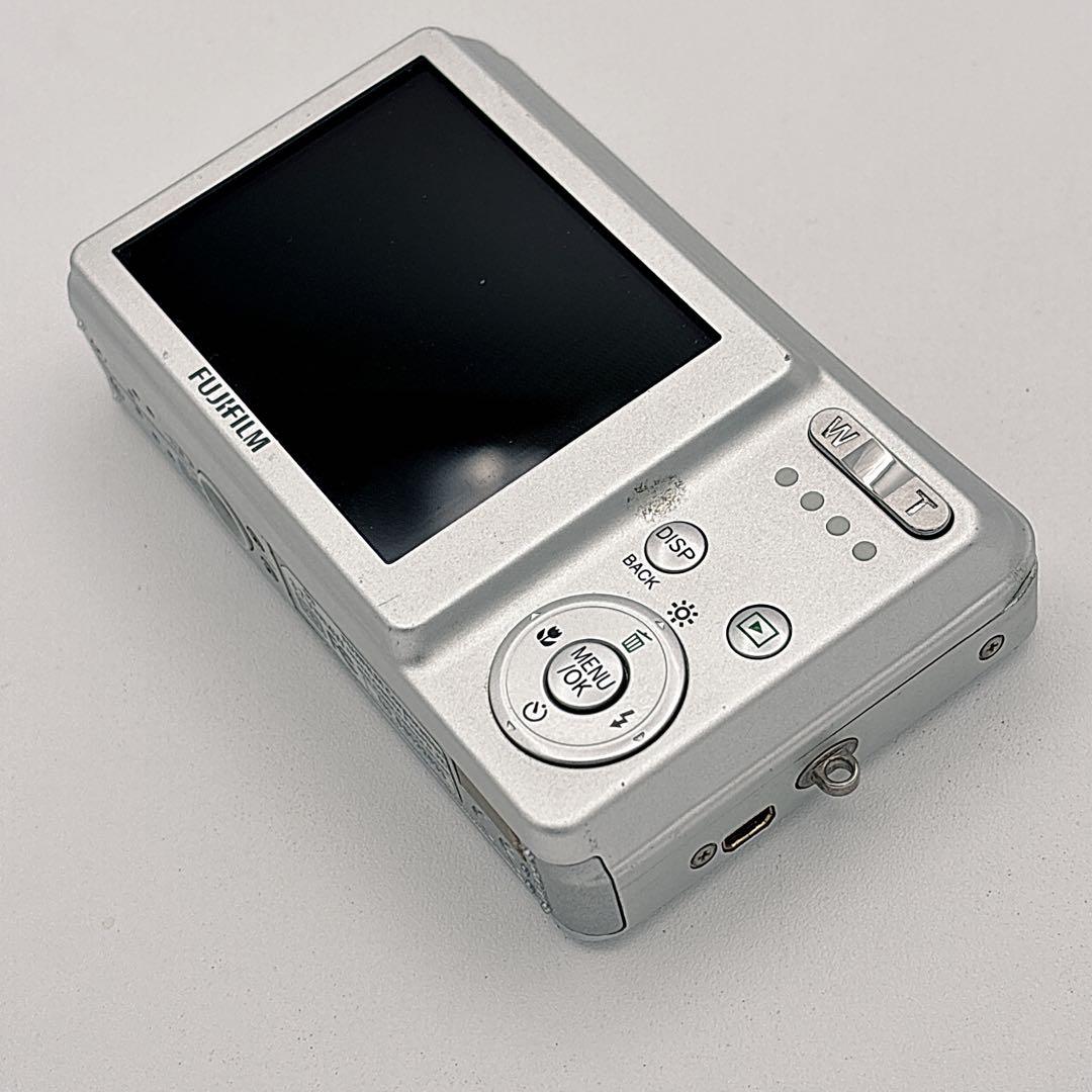 ✨美品✨ 富士フイルム FinePix J10 8.2MP 充電器付 コンデジ