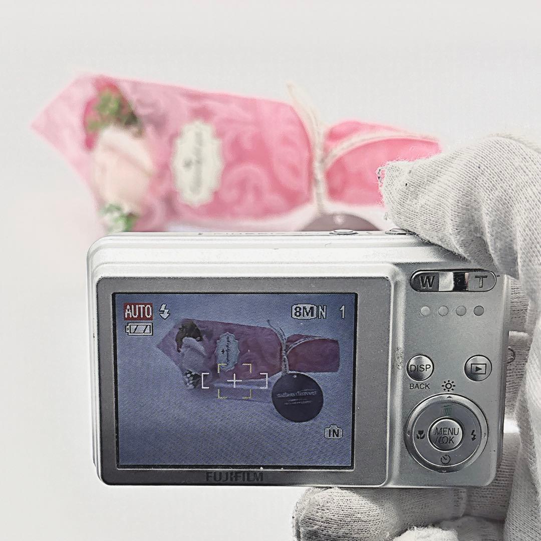 ✨美品✨ 富士フイルム FinePix J10 8.2MP 充電器付 コンデジ
