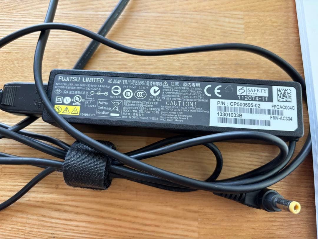 富士通ノートパソコン　LIFEBOOK UH55/KとポータブルDVD 保証書付