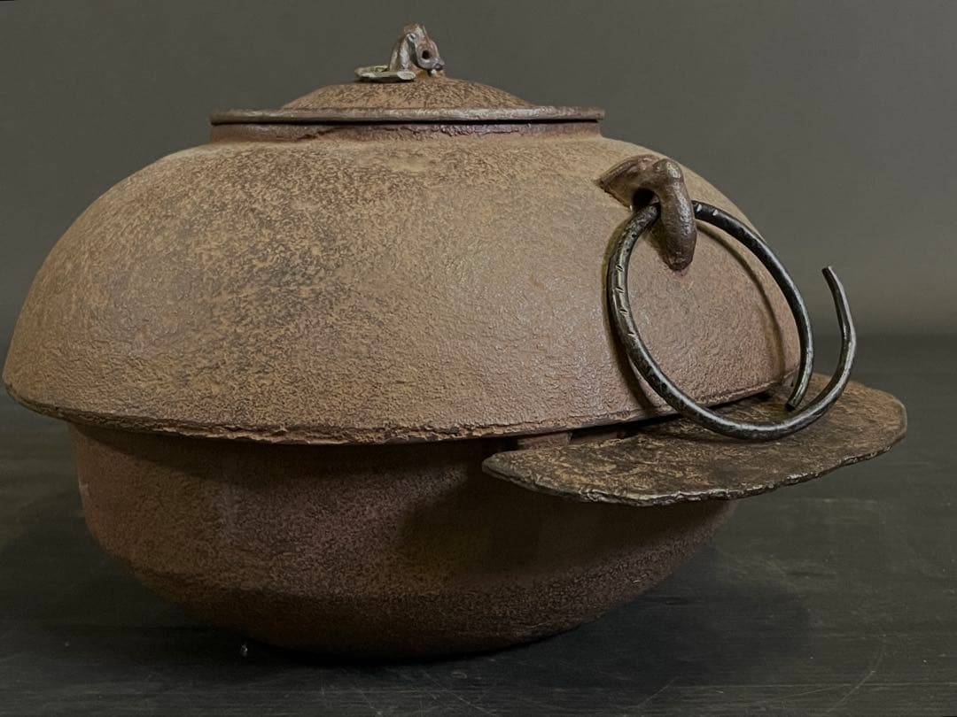 【時代】「母」 宗旦好み 裏甲釜 裏鏨釜 釜鐶 炉釜 （225F③）