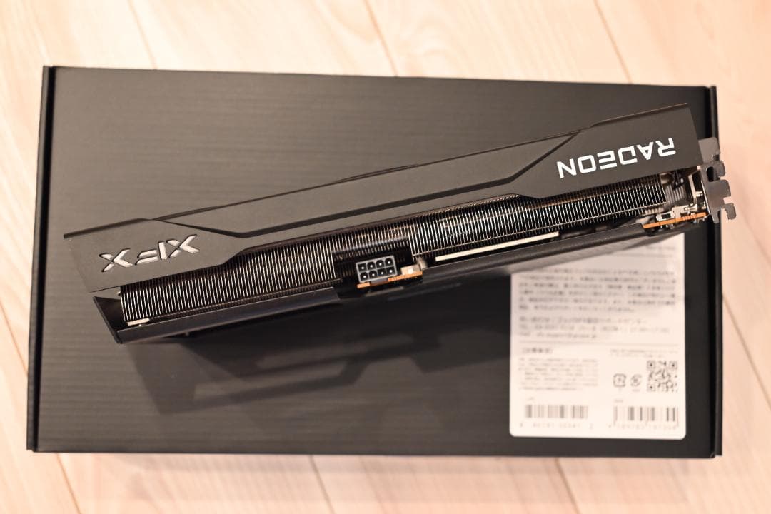 グラフィックボード・グラボ・ビデオカード XFX SWIFT RX 9060 XT OC Triple 16GB