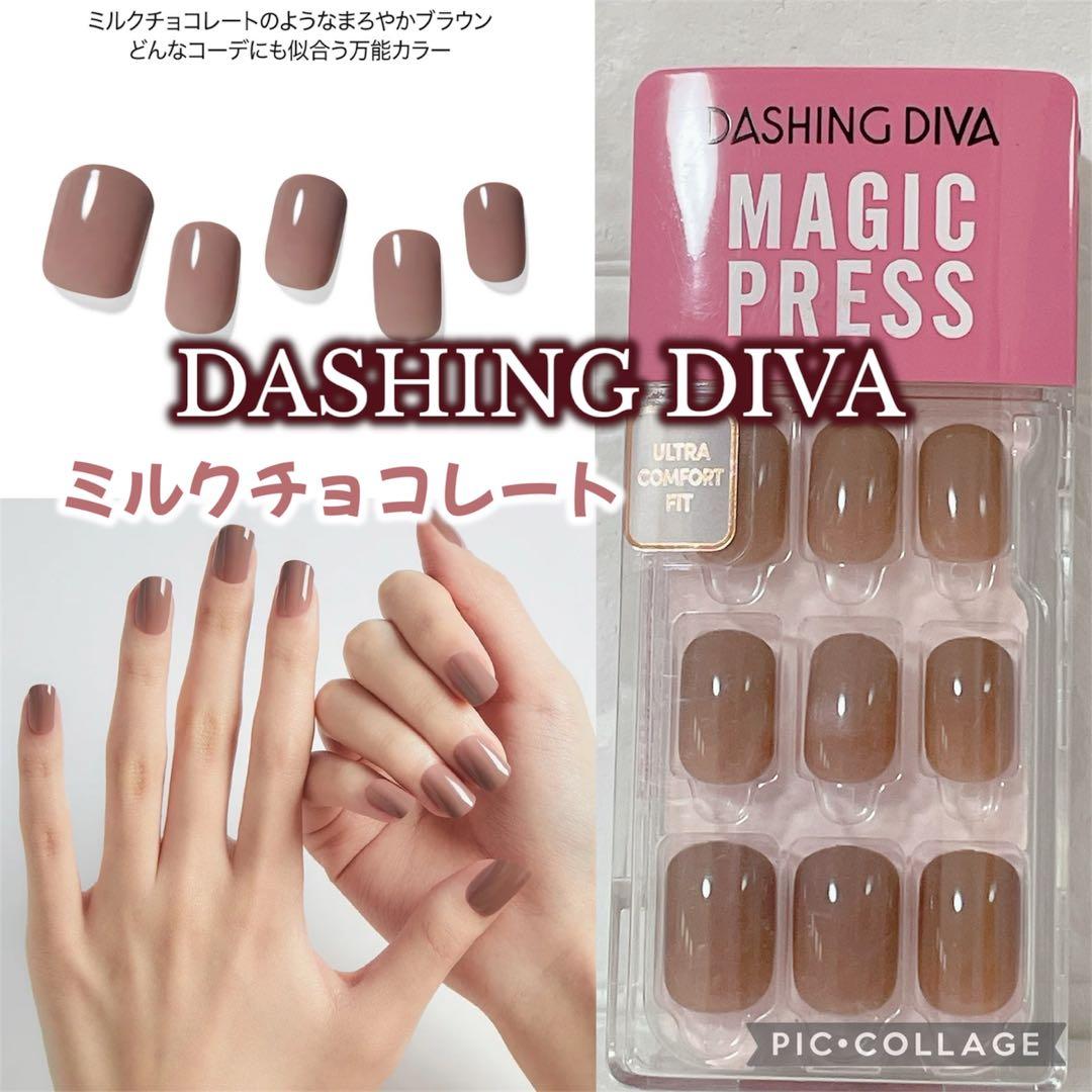 新品・匿名配送　　ダッシングディバ　マジックプレス〈ネイルチップ〉11つ点セット