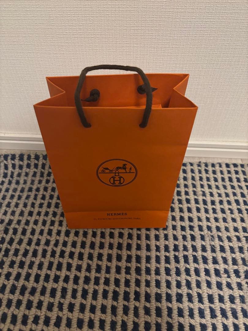 HERMESモイスチャライジング ボディローション オードゥルバーブエカルラット