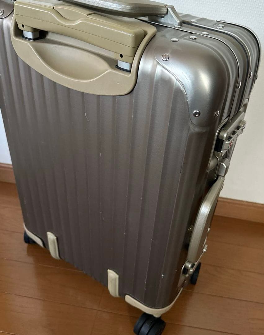 リモワ　RIMOWA トパーズ　チタニウム　32L 機内持込　スーツケース　金