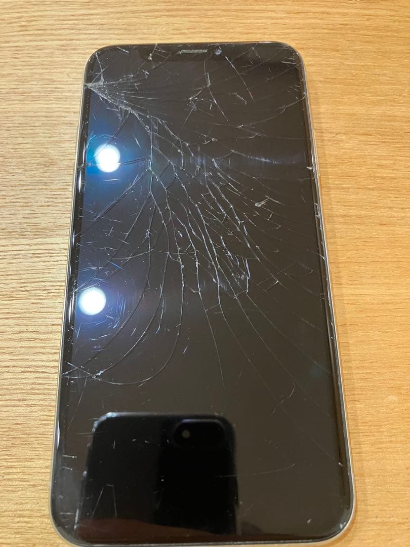 iPhone x 256G ひび割れあり