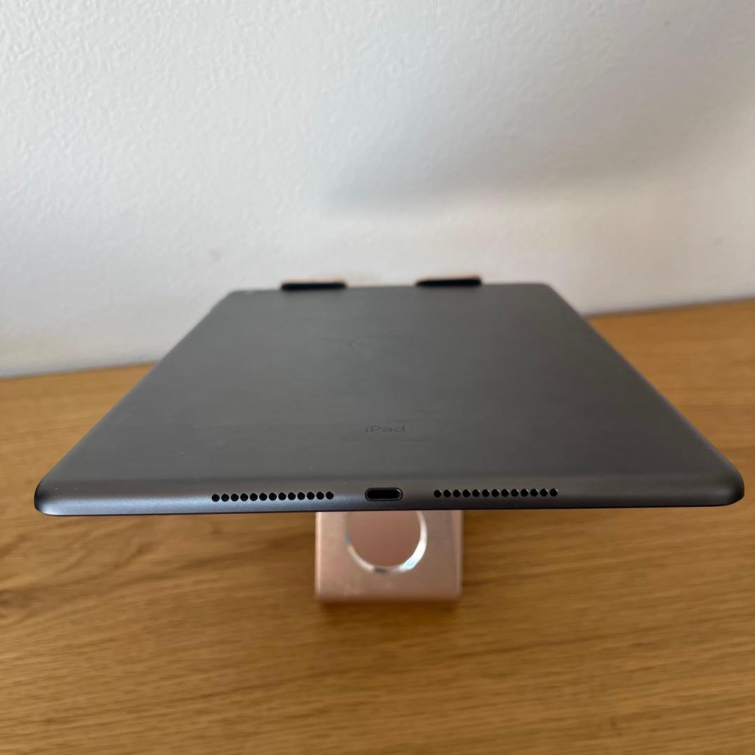 バッテリー99%新品同様！iPad 8世代 Wi-Fi + Cellular