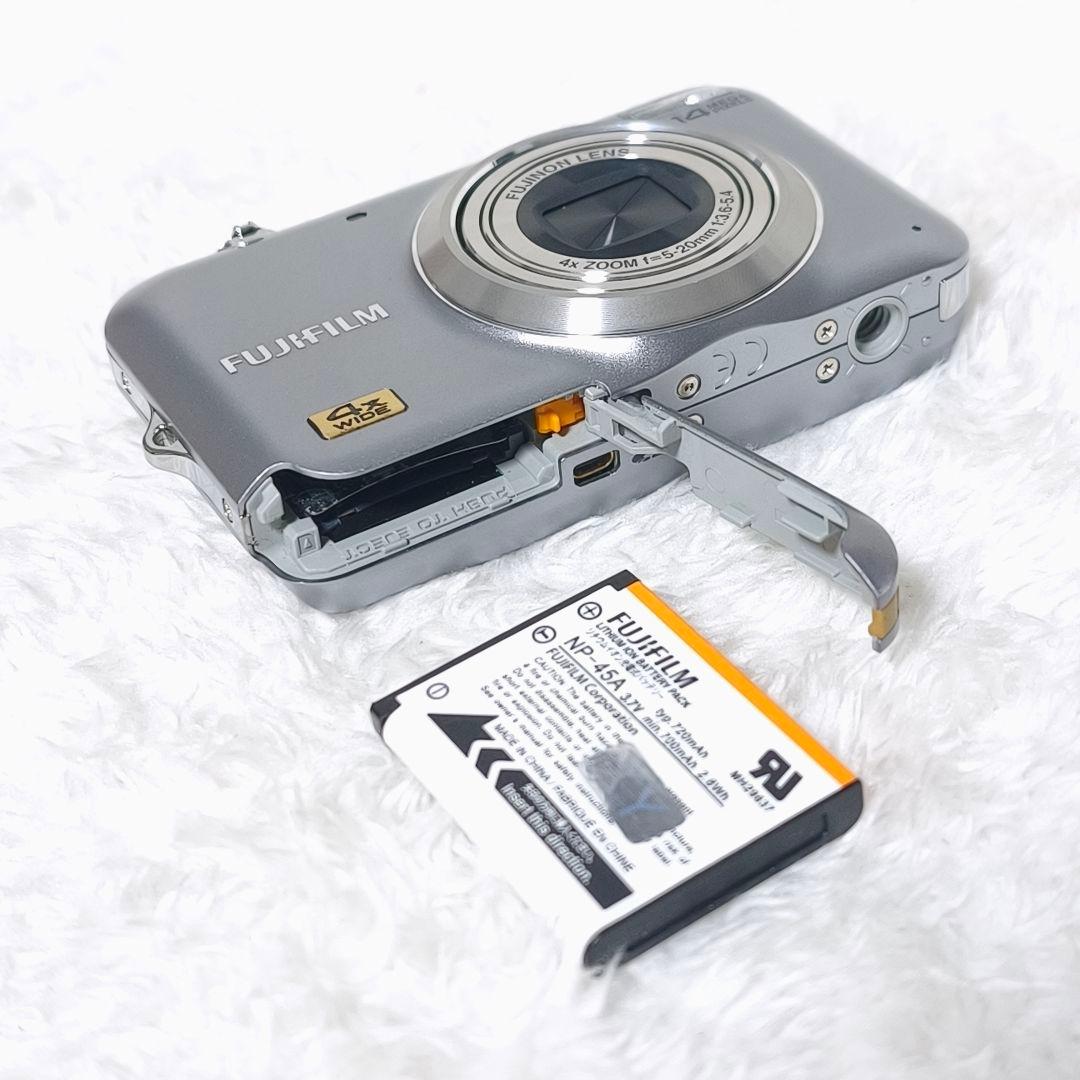 極美品✨FUJIFILM FinePix JX180 シルバー デジカメ