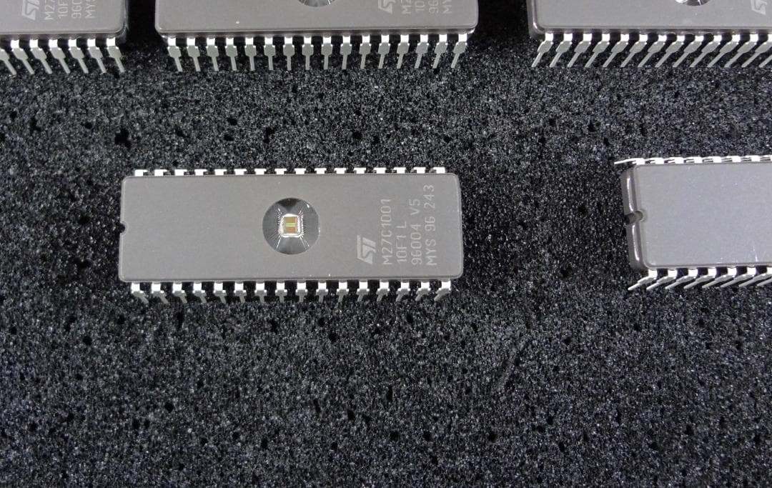 EPROM 紫外線消去 ROM リードオンリーメモリ (動作確認済)