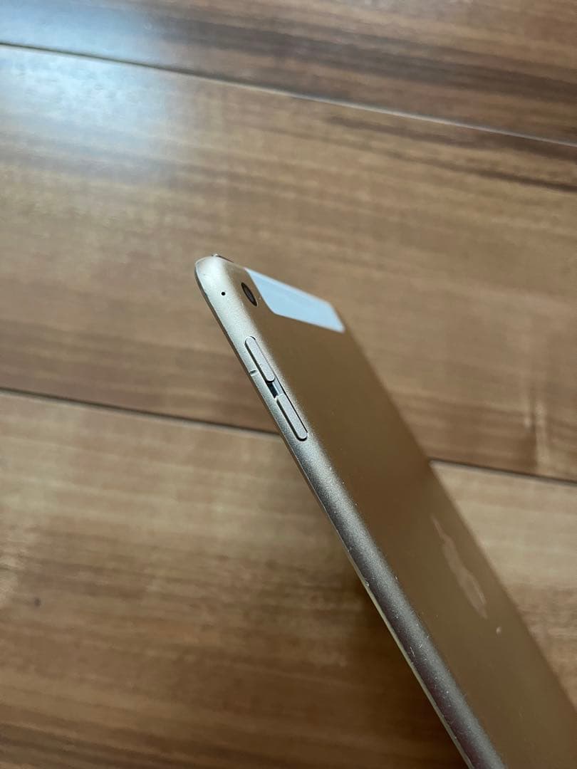 ゴールド iPad mini4