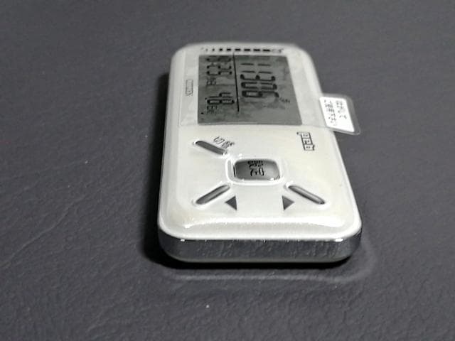 新品同様 CITIZEN peb デジタル歩数計 ホワイト 多機能 3Dセンサー
