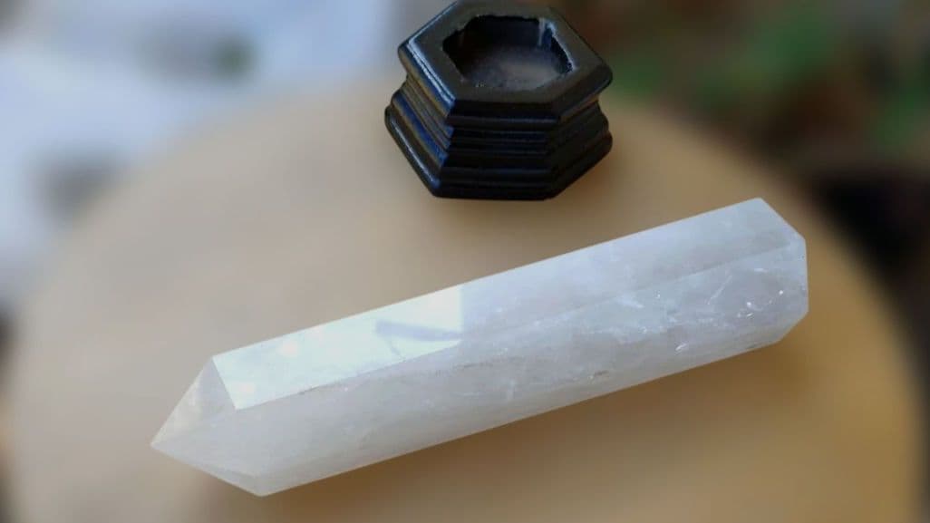 ヒマラヤ水晶　六角柱　タワー　専用台座付き！　天然石　パワーストーン