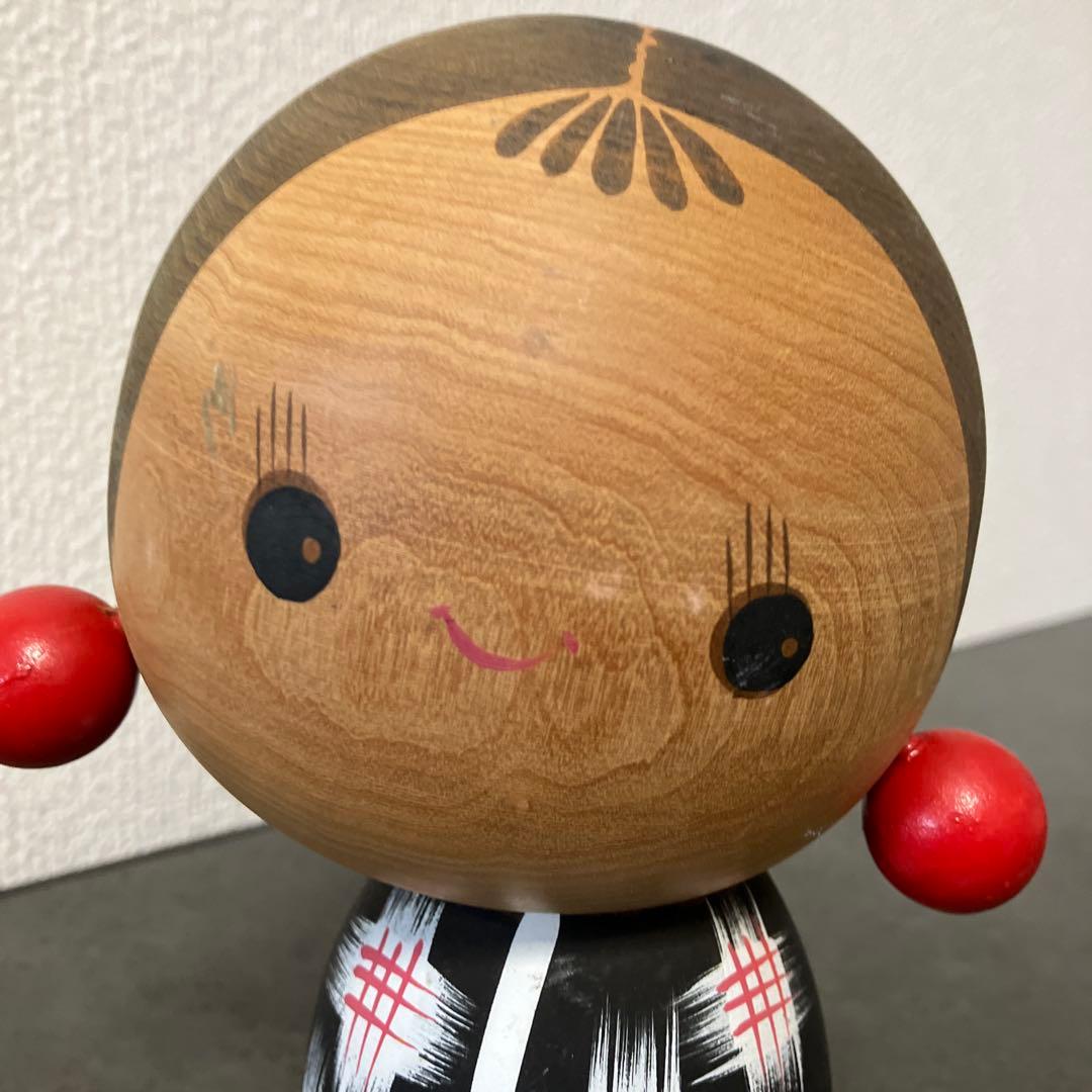 E-壁 創作こけし 若山作 赤い耳飾りの女の子 伝統工芸 木製 置物