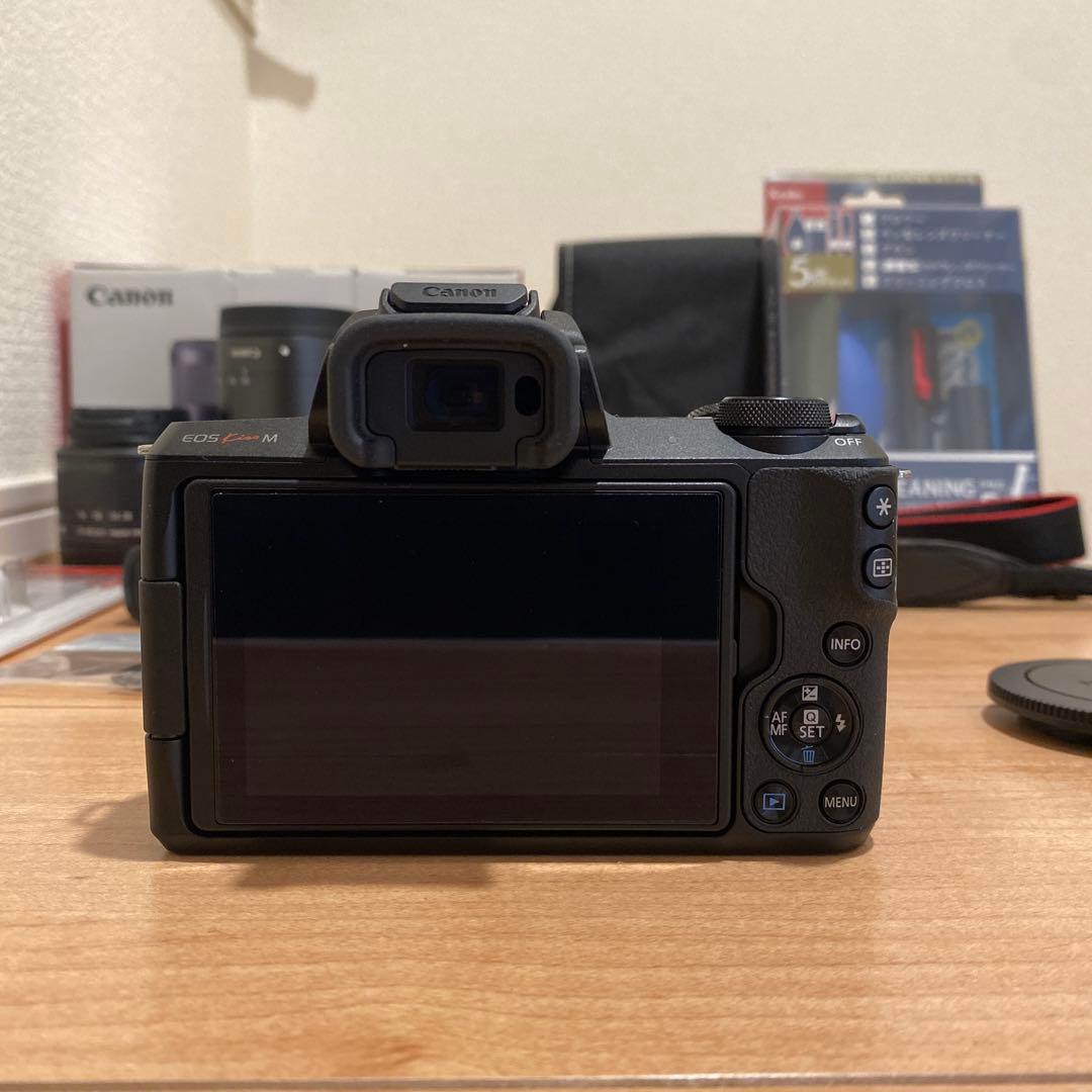 みやCanon EOS Kiss M ダブルズームキット ブラック
