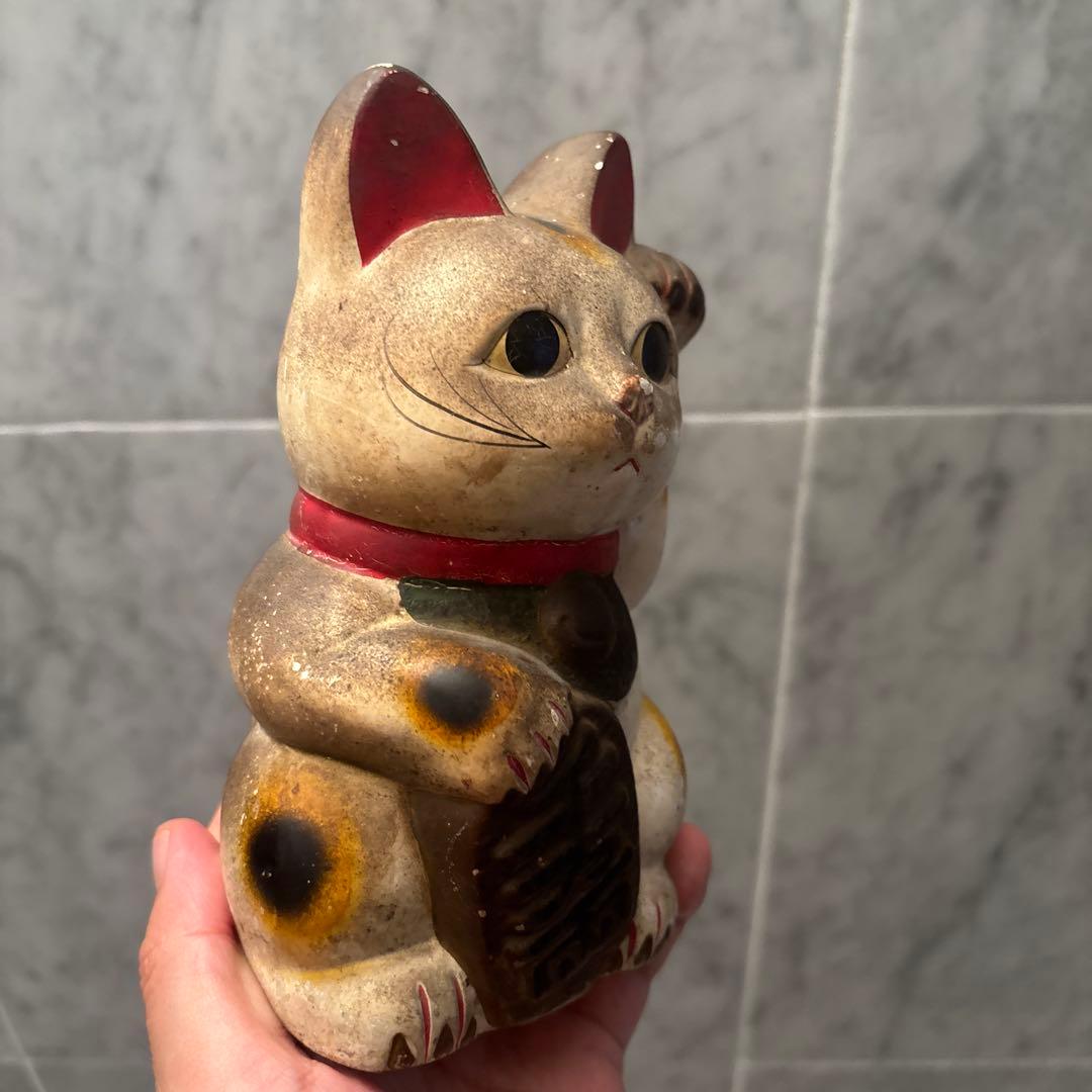 アンティーク　大きな瞳やお髭が美しい招き猫の陶器