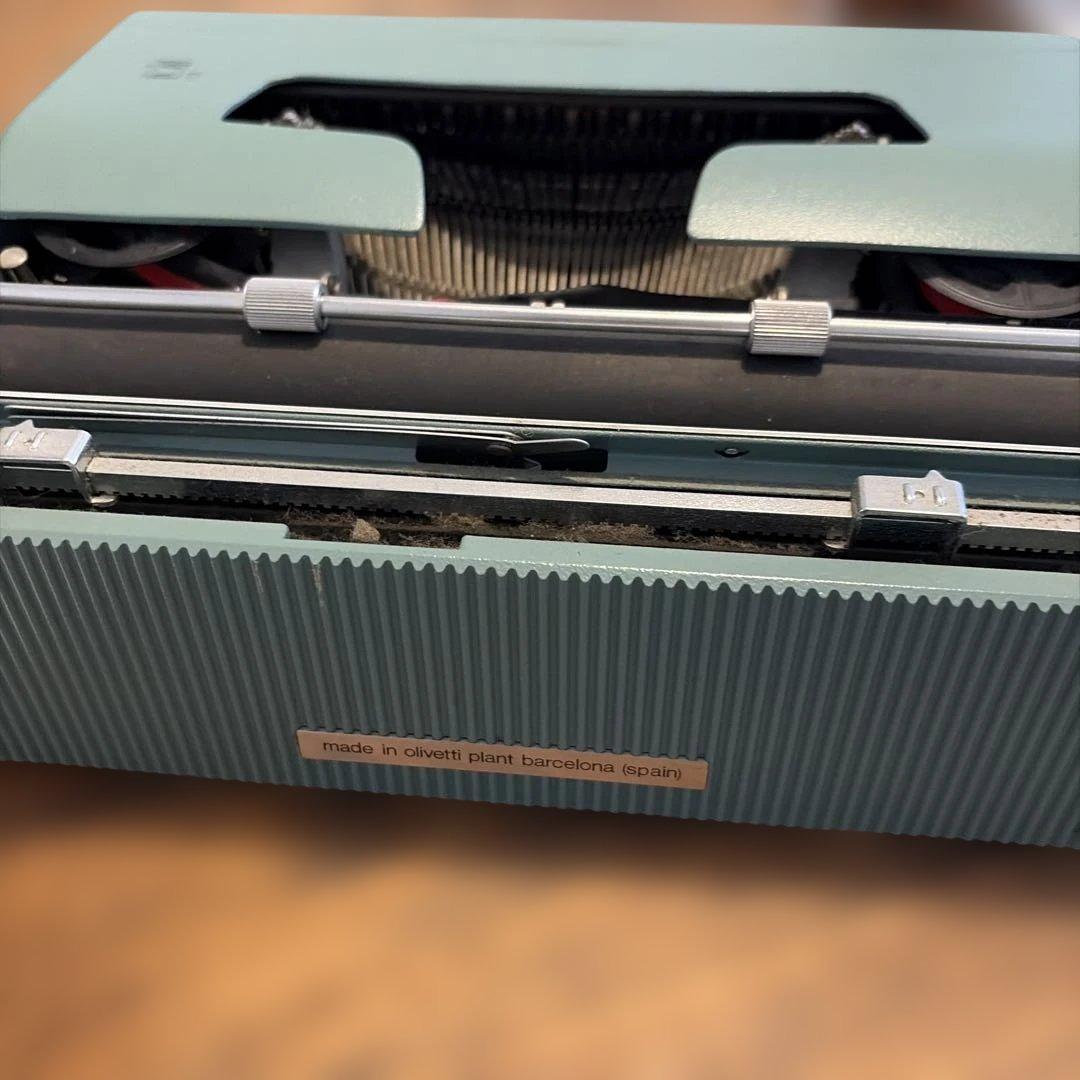 アンティーク　Olivetti Lettera 32 グリーン　タイプライター