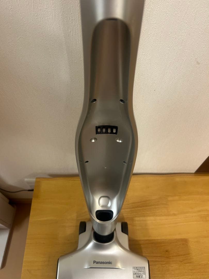 Panasonic コードレス掃除機 MC-SB10J-N