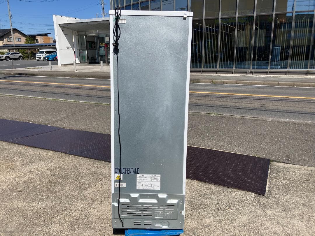 愛知岐阜/送料無料★ ヤマダ電機 179L冷蔵庫　YRZ-F17H1　2021年