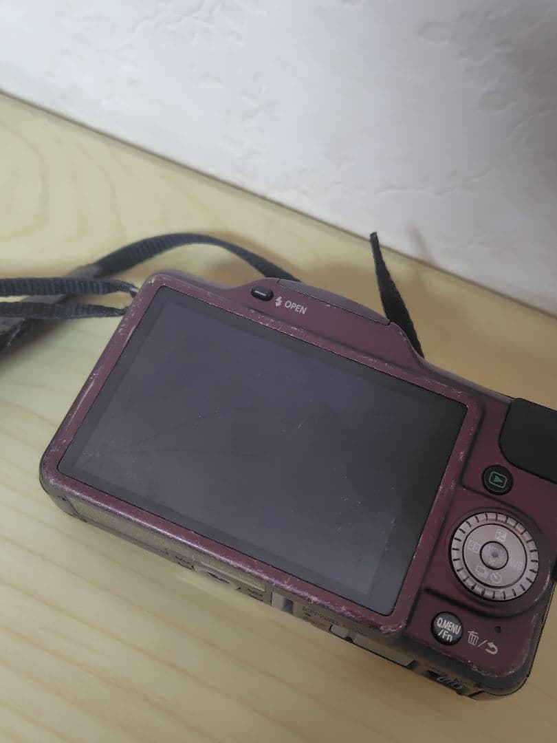 液晶割れ　LUMIX GF3 ミラーレスカメラ 本体と充電器