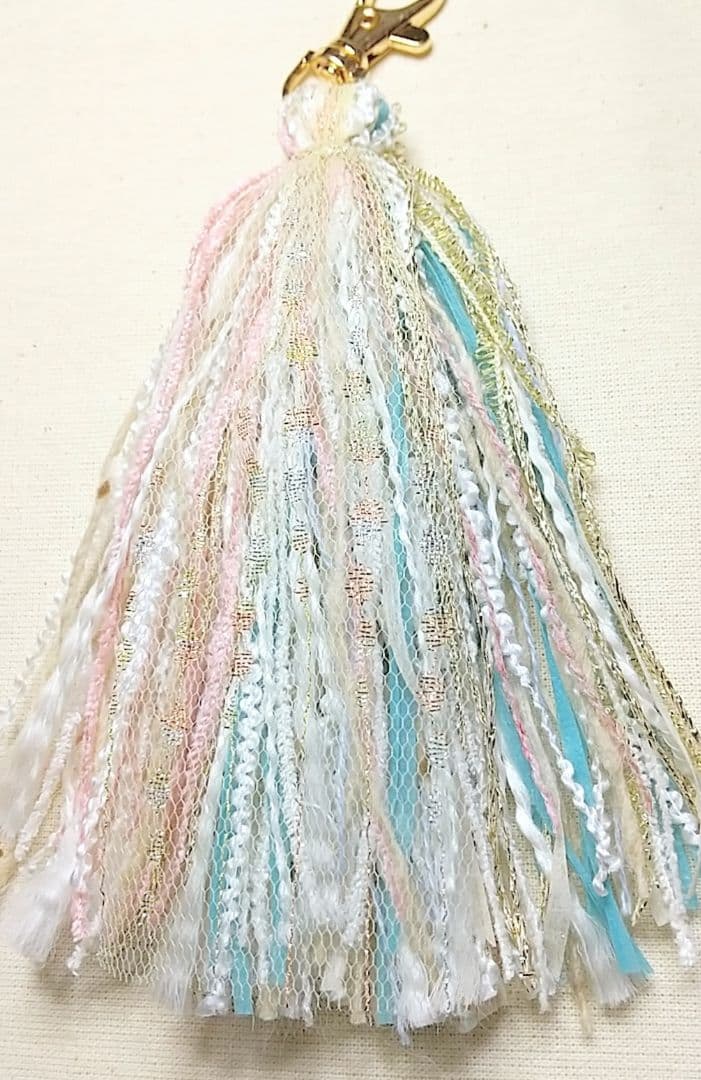 SOLD◆ハンドメイド　タッセルチャーム　２色カラー　水色&ピンク