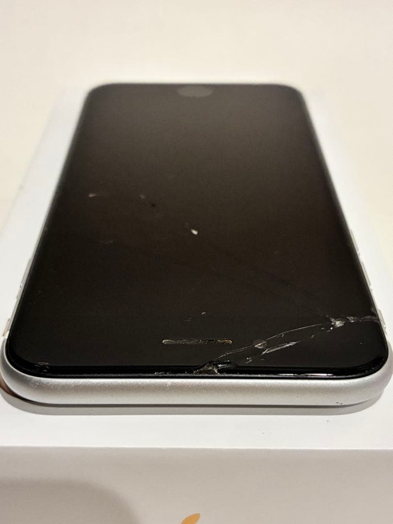 【画面割れあり】MHGQ3J/A iPhone SE2 64GB ホワイト