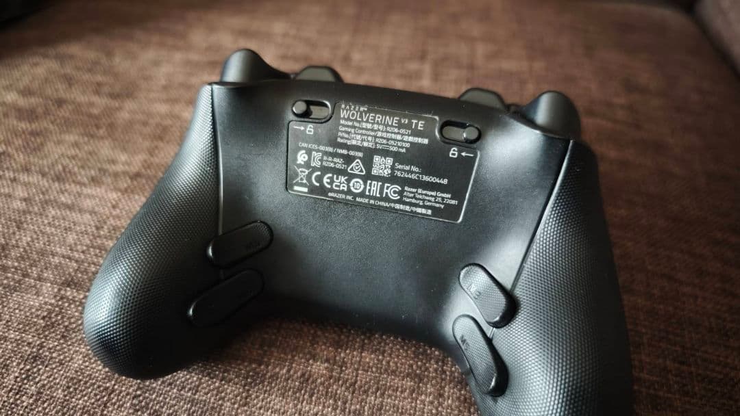 RAZER WOLVERINE V3 TOURNAMENT 有線コントローラー