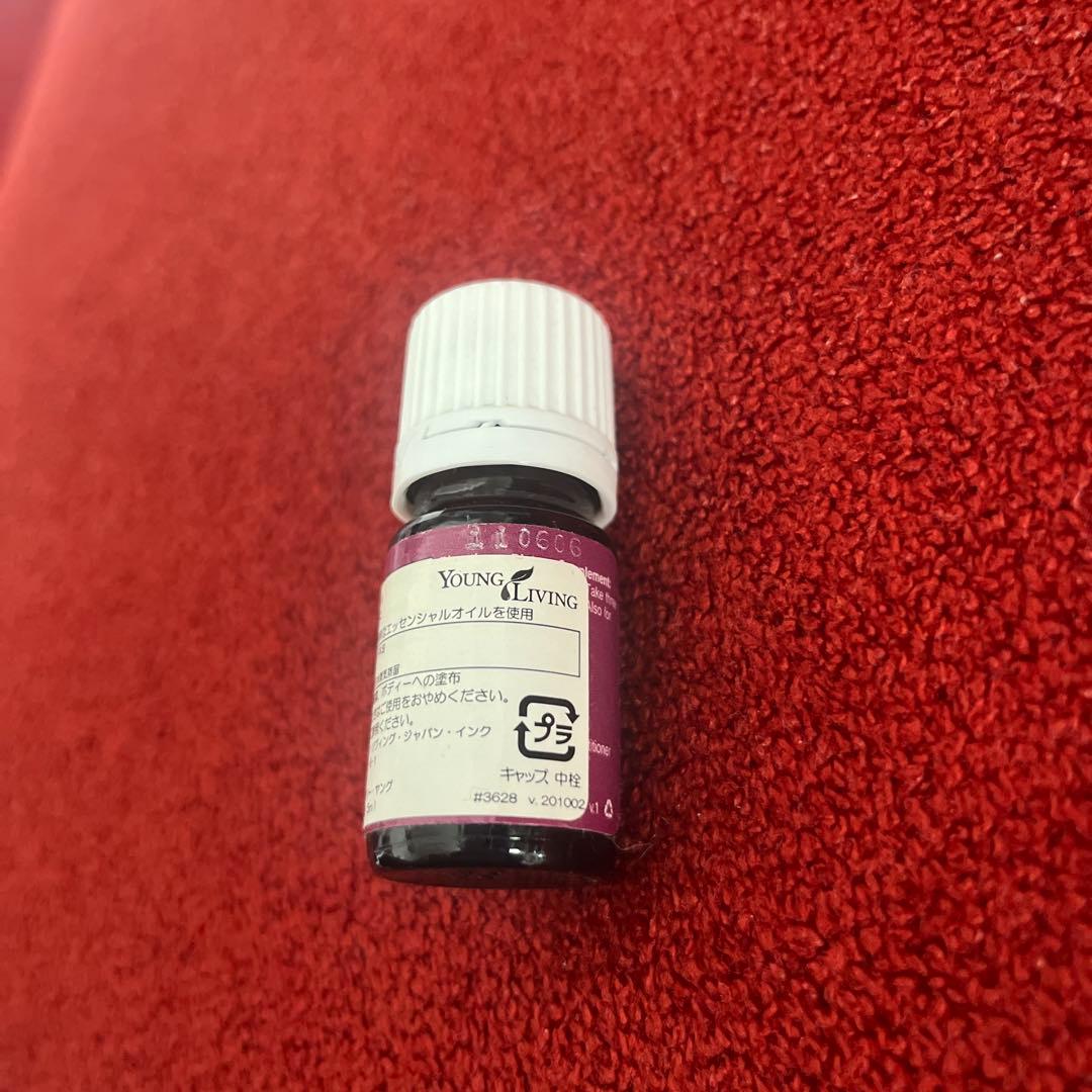 希少・未開封 ヤングリビングローズウッド5ml