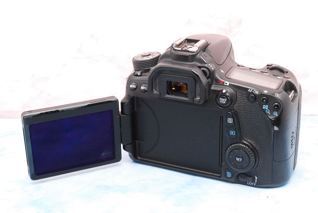 Canon EOS 70D☆一眼レフカメラ☆手ぶれ補正レンズ☆スマホ転送OK
