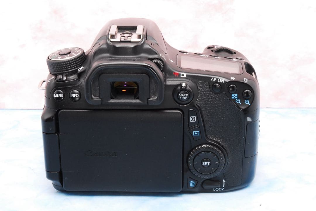 Canon EOS 70D☆一眼レフカメラ☆手ぶれ補正レンズ☆スマホ転送OK