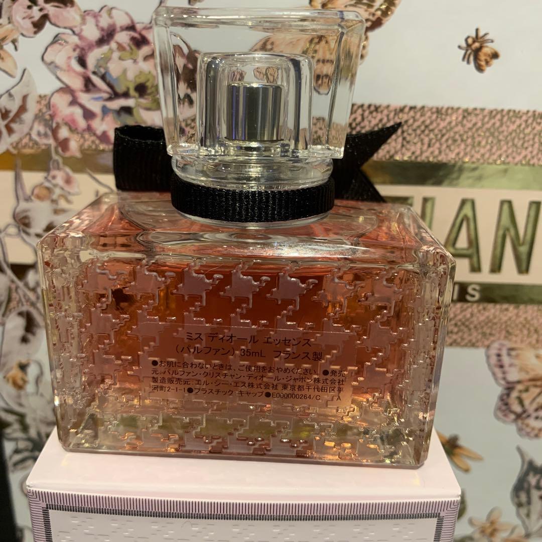 新作！　Miss Dior Essence 女性用香水