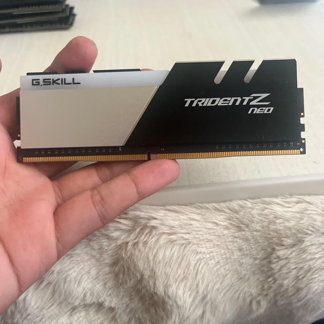 メモリー 32GB G.Skill Trident Z Neo F4-3600C18D