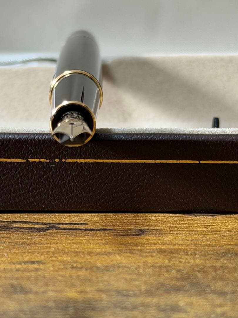 新品未使用　144 エボナイト芯　バイカラー　全金　14K 備品付　万年筆　F