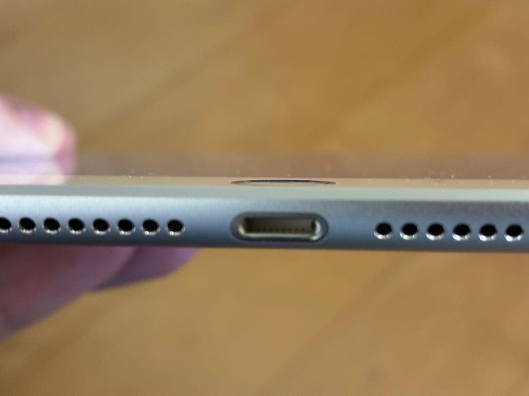iPad mini 4 16GB ホワイトWiFi+Cellular動作確認済み