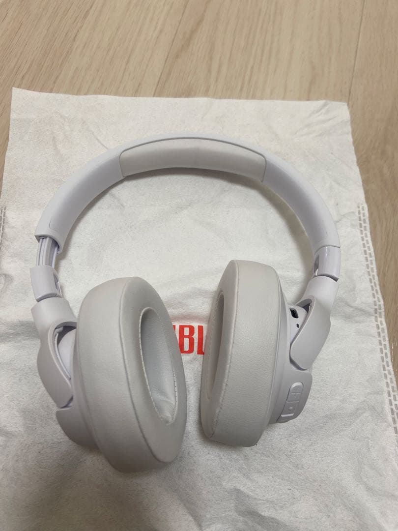 JBL ワイヤレスヘッドホン　白色　ホワイト