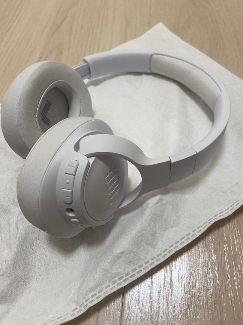 JBL ワイヤレスヘッドホン　白色　ホワイト