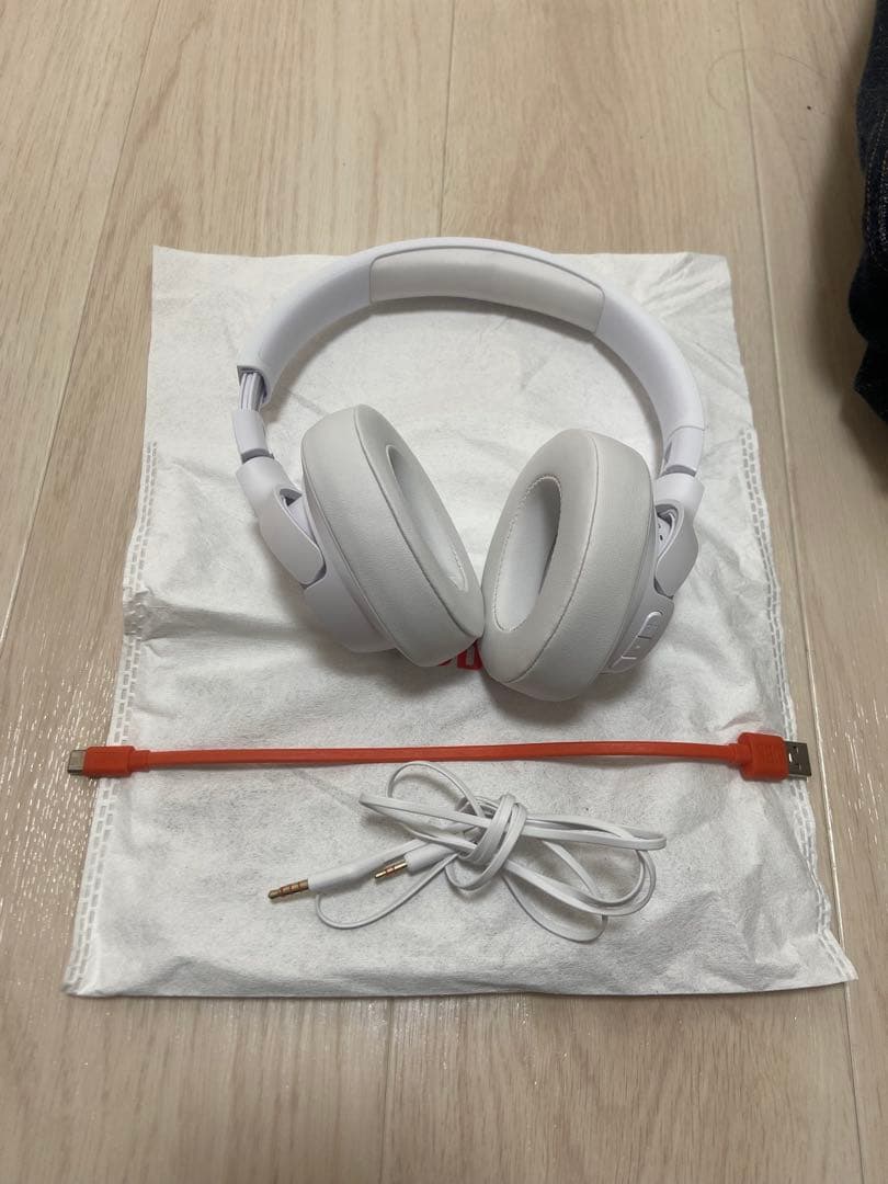 JBL ワイヤレスヘッドホン　白色　ホワイト