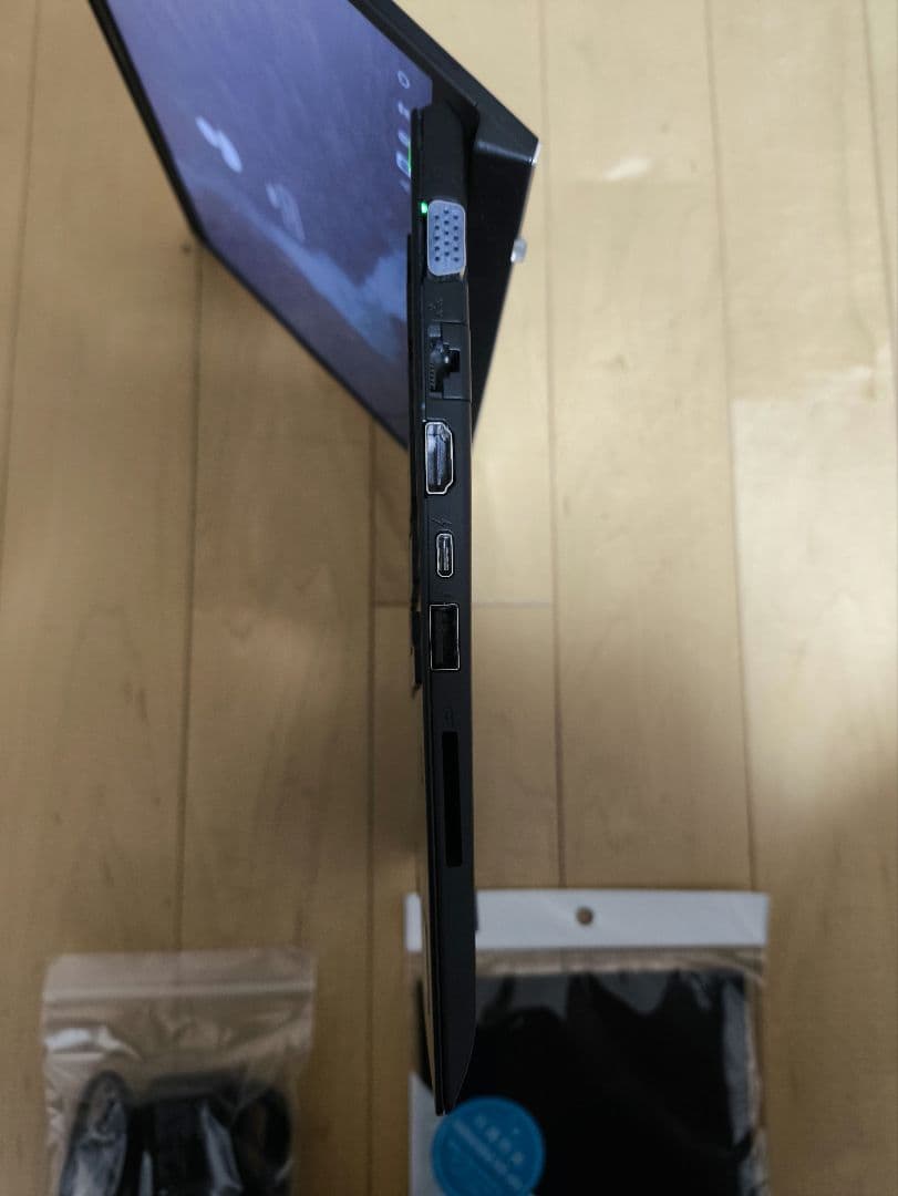 Sony Vaio i7 8565u, 256GB NVME/ 新品のバッテリー