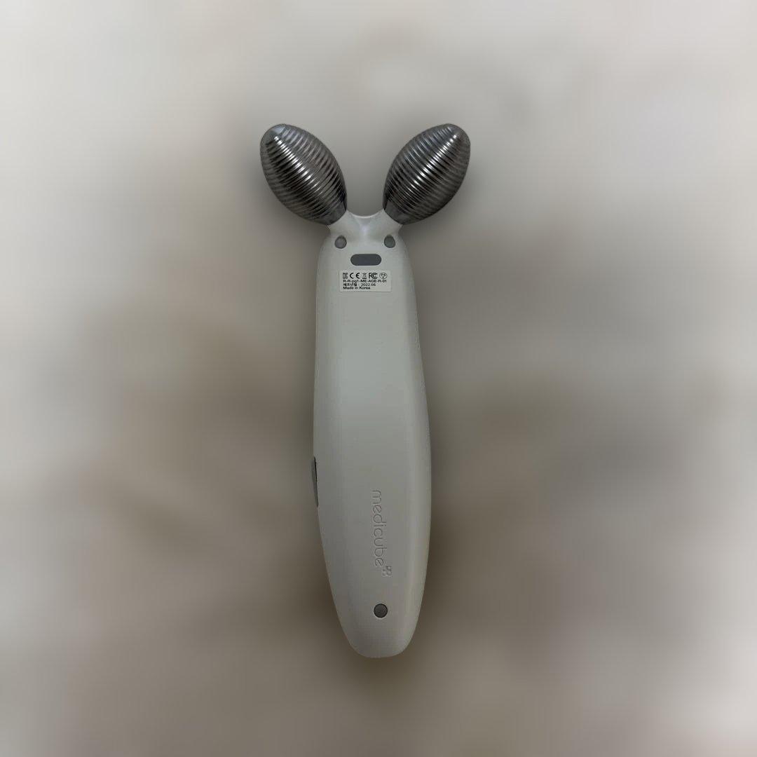 AGE R DERMA EMS SHOT 美顔器　メディキューブ