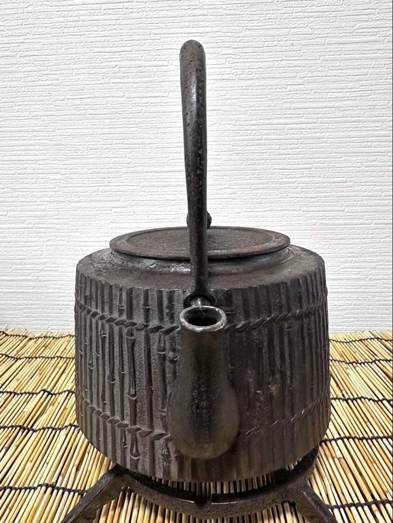 未使用、長期保管品　敬典工房正寿堂山正　人間国宝髙橋敬典作　竹垣文様　南部鉄瓶