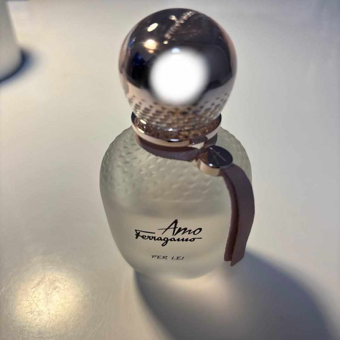 Salvatore Ferragamo アモフェラガモパーレイ　香水