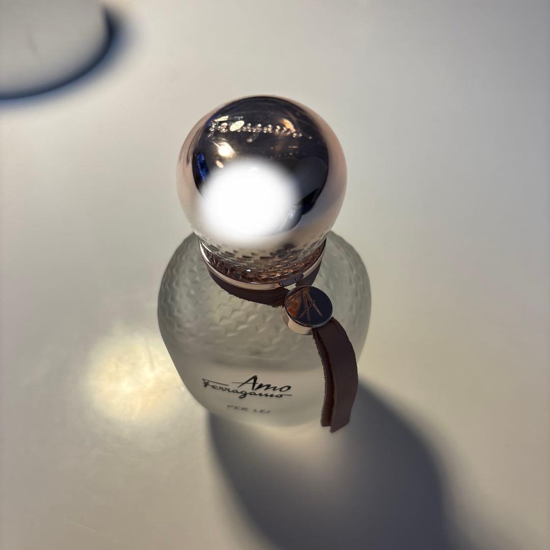 Salvatore Ferragamo アモフェラガモパーレイ　香水
