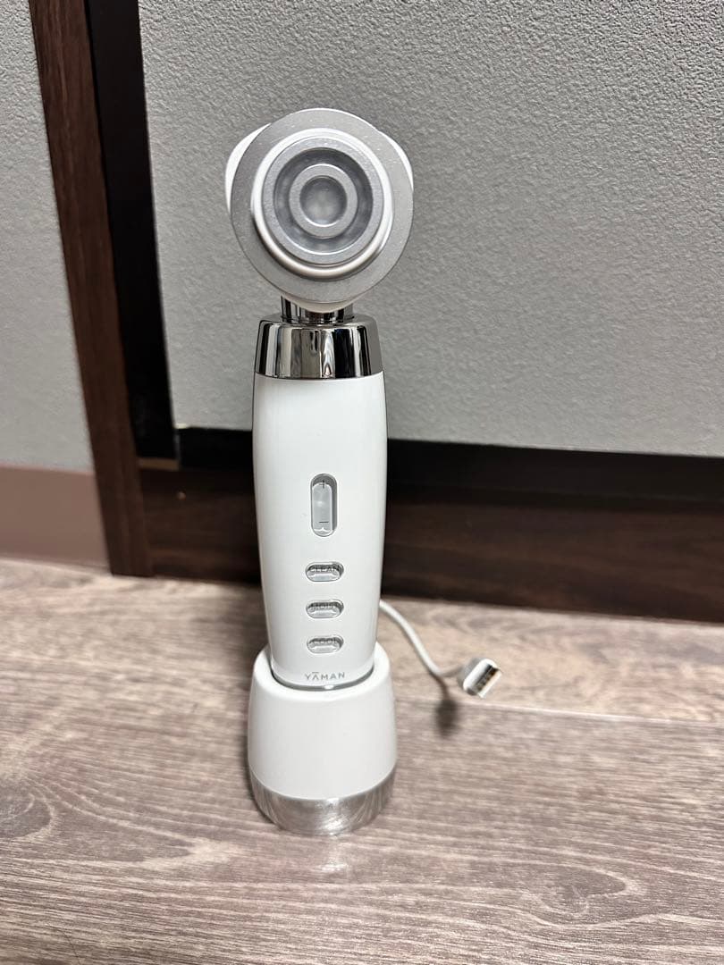 ホワイト 美顔器 USB充電式 充電スタンド付き