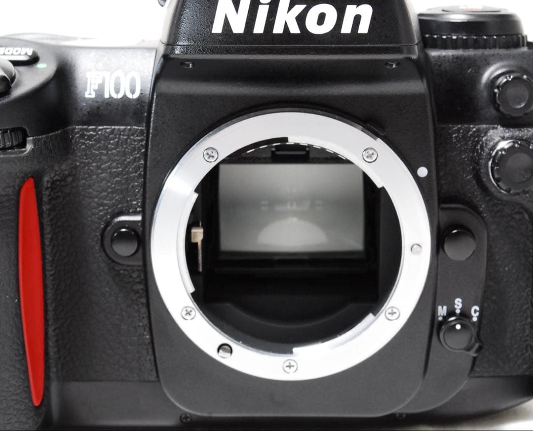 動作品⭐️ Nikon F100 フィルムカメラ ベタつき無し・液晶漏れなし