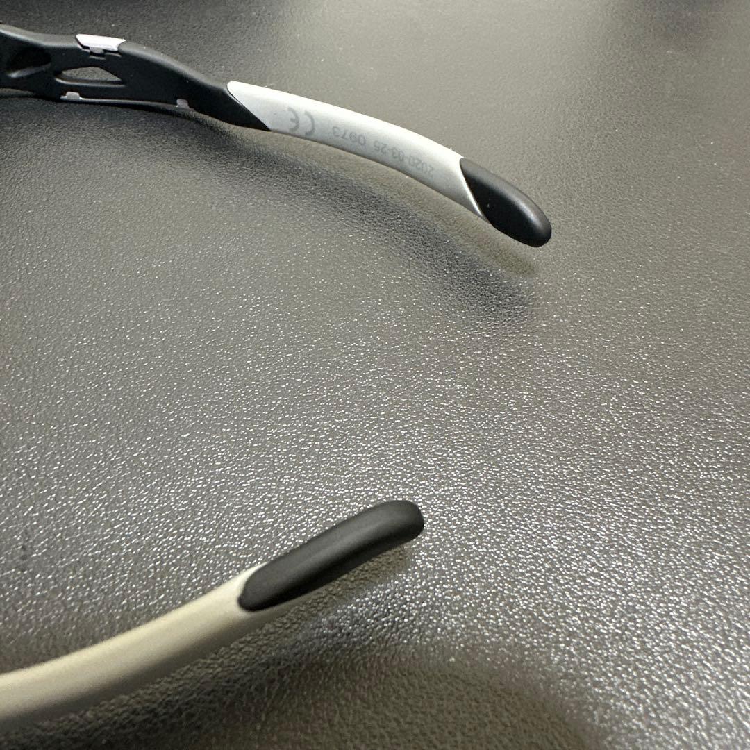 美品　eShades 瞬間調光サングラス　UV400カット