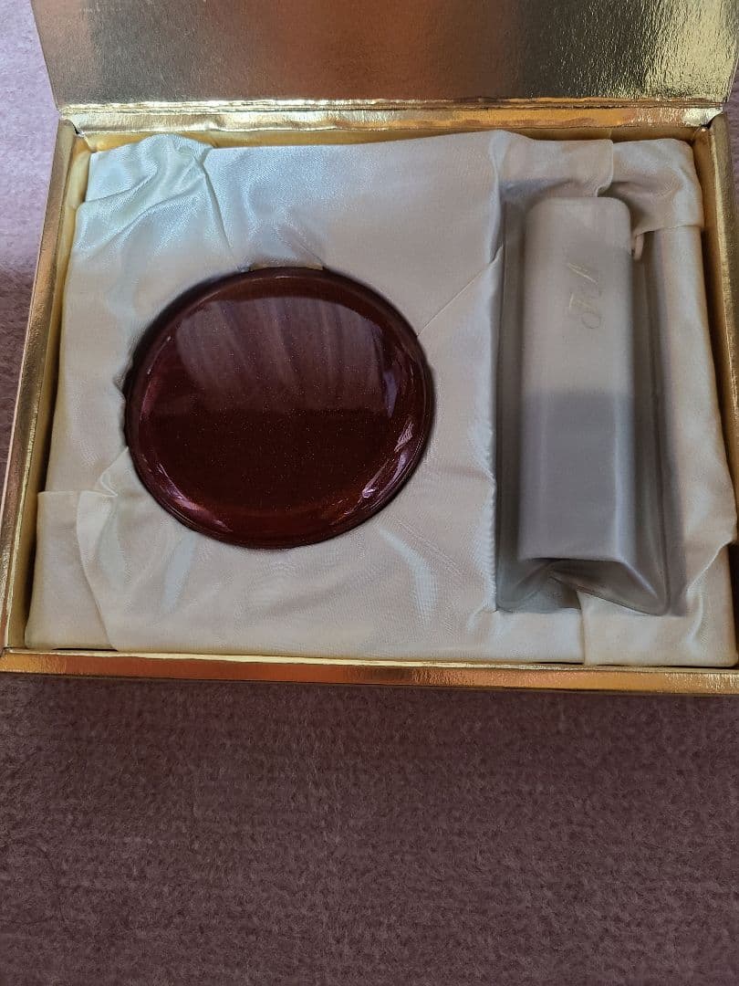 フェイスニュアンスコンパクト。専用ブラシ付き