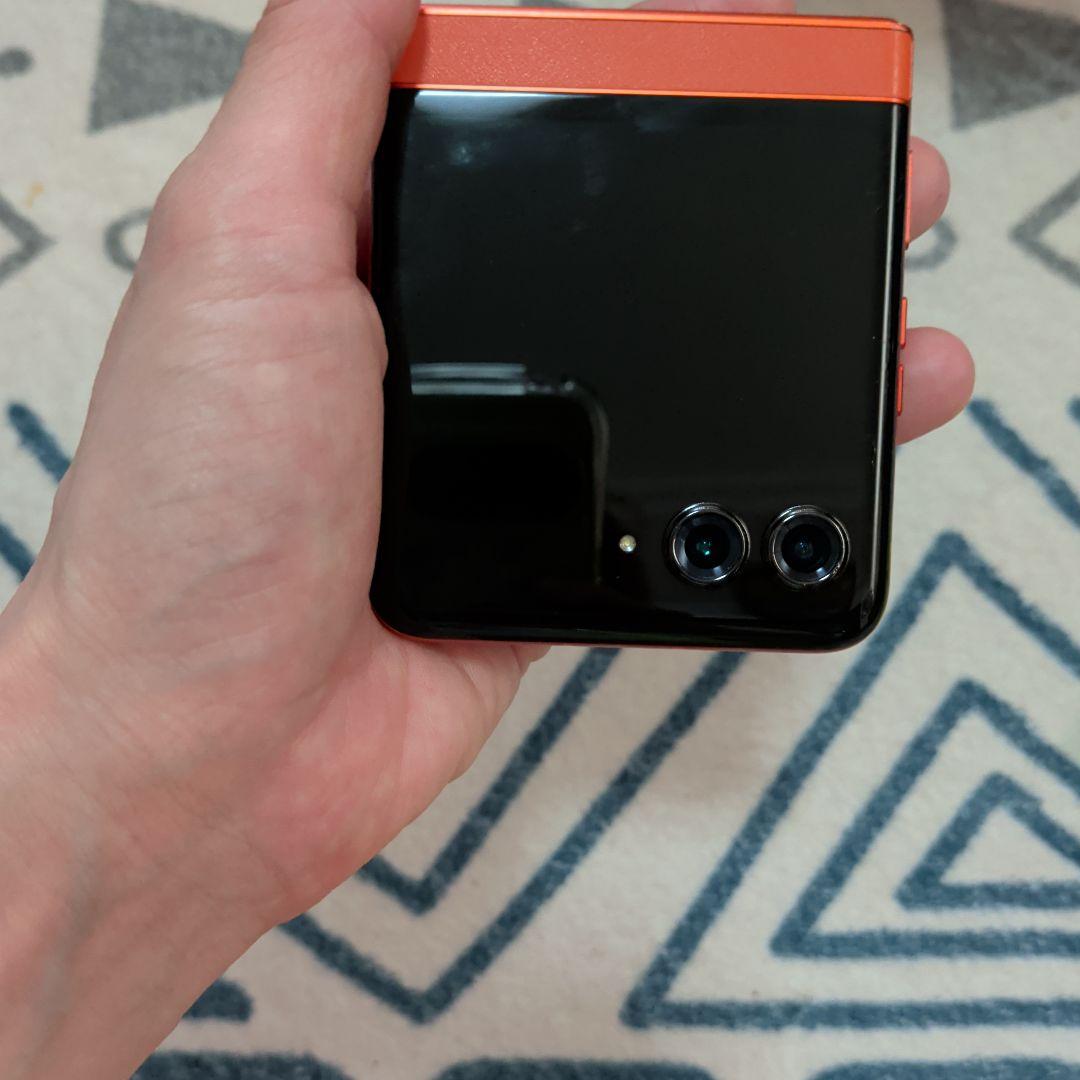 Motorola razr オレンジ色 本体。美品