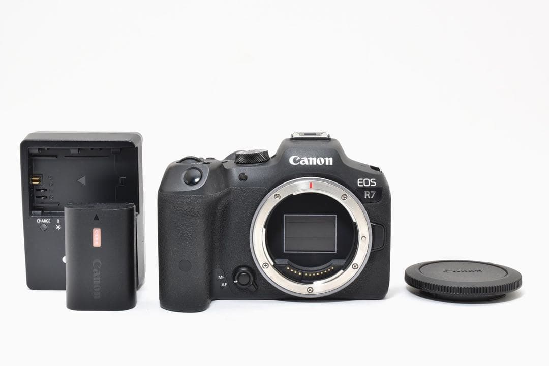 Canon EOS R7 ミラーレスカメラ 本体と付属品