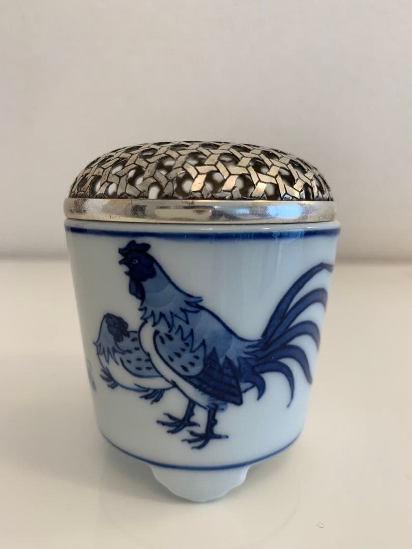 源右衛門　染付鶏図金属透かし蓋付香炉（新品-未使用）